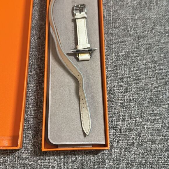 Elegant White Hermes Leather Watch Strap - Picture 3 of 7
